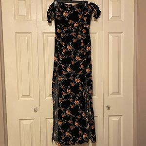 NWOT Ambiance maxi dress size large.